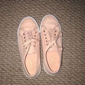 Light pink tennis sneaker